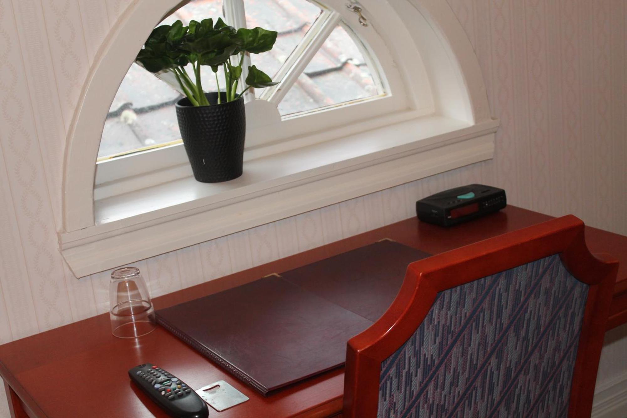 Hotell Mikaelsgarden Vargarda Ruang foto