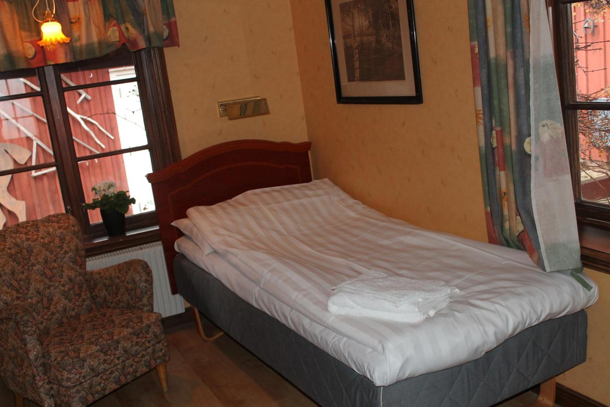 Hotell Mikaelsgarden Vargarda Ruang foto
