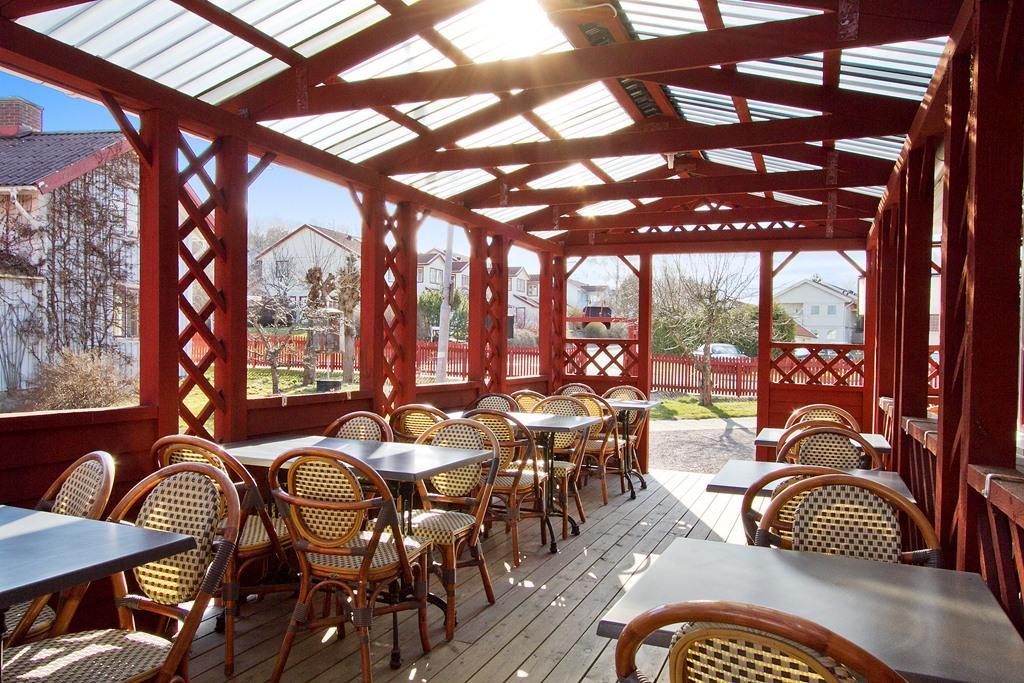 Hotell Mikaelsgarden Vargarda Bagian luar foto