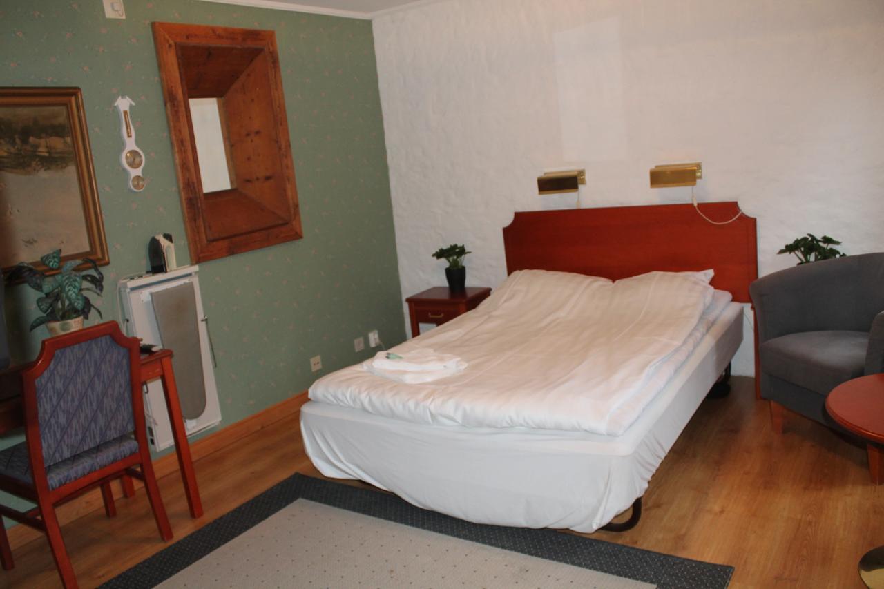 Hotell Mikaelsgarden Vargarda Ruang foto